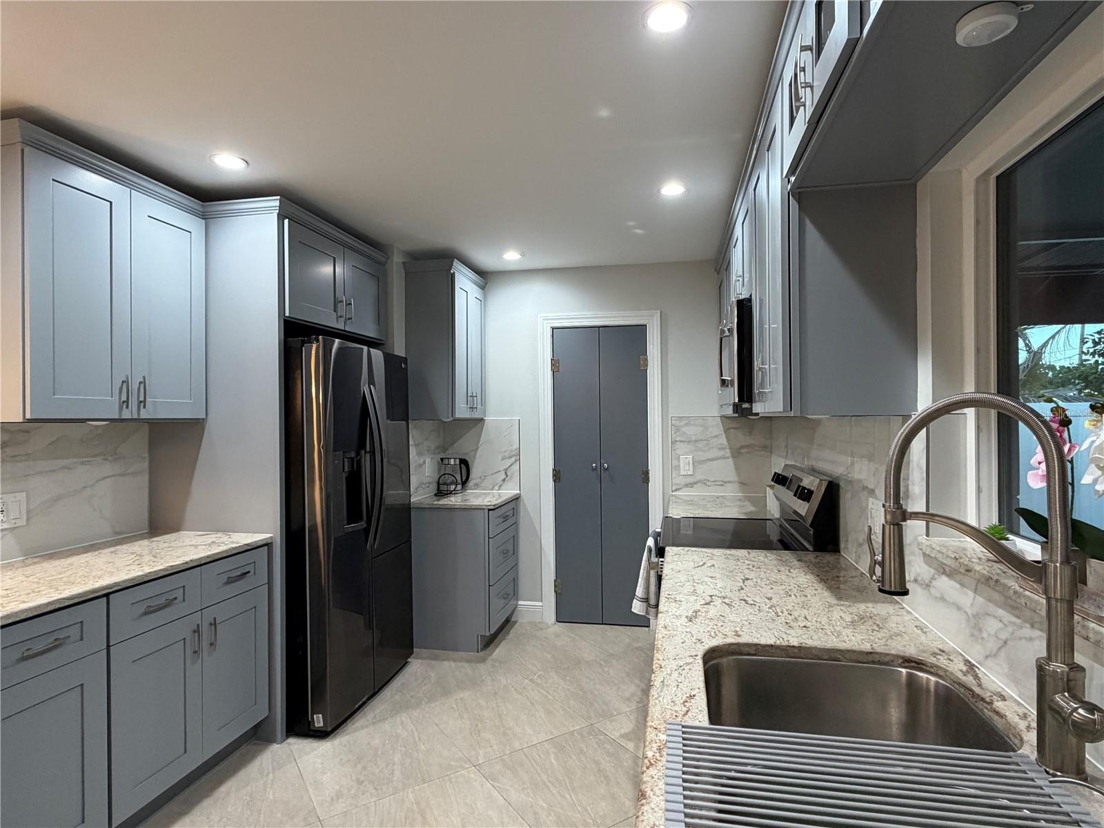 3435 OVERLOOK DR NE, ST PETERSBURG, FL — photo 3