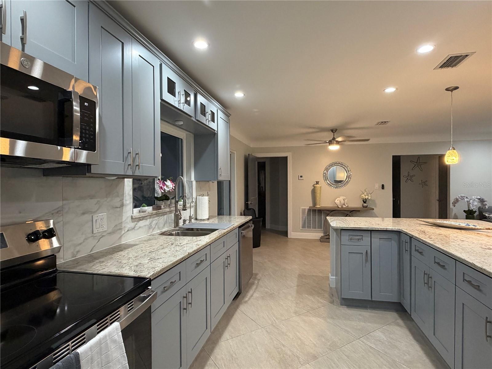 3435 OVERLOOK DR NE, ST PETERSBURG, FL — photo 13