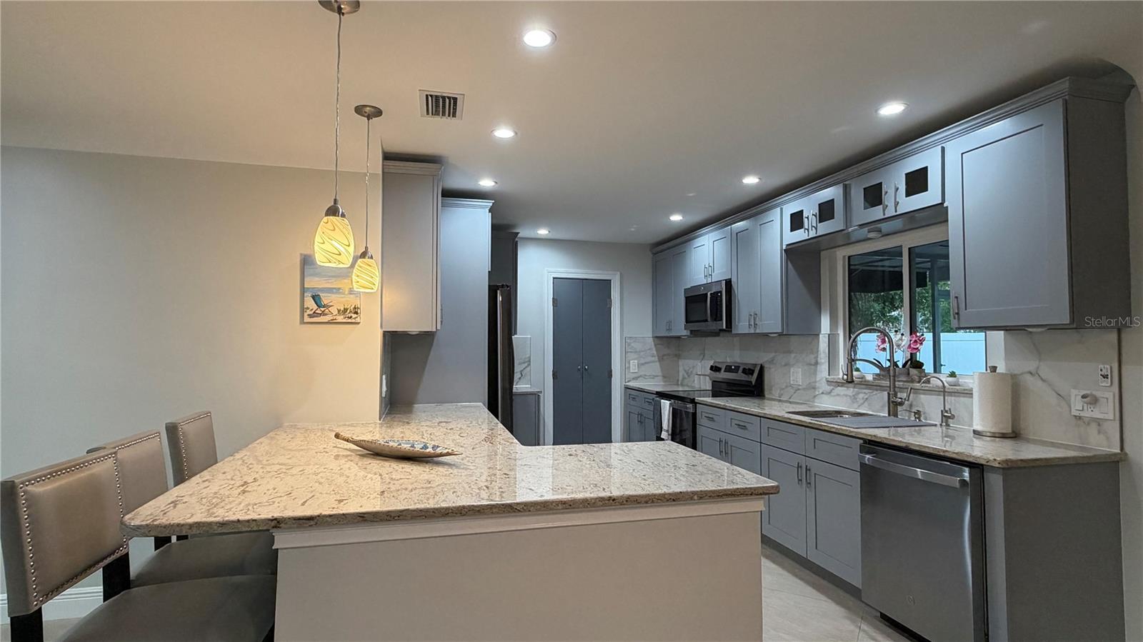 3435 OVERLOOK DR NE, ST PETERSBURG, FL — photo 35