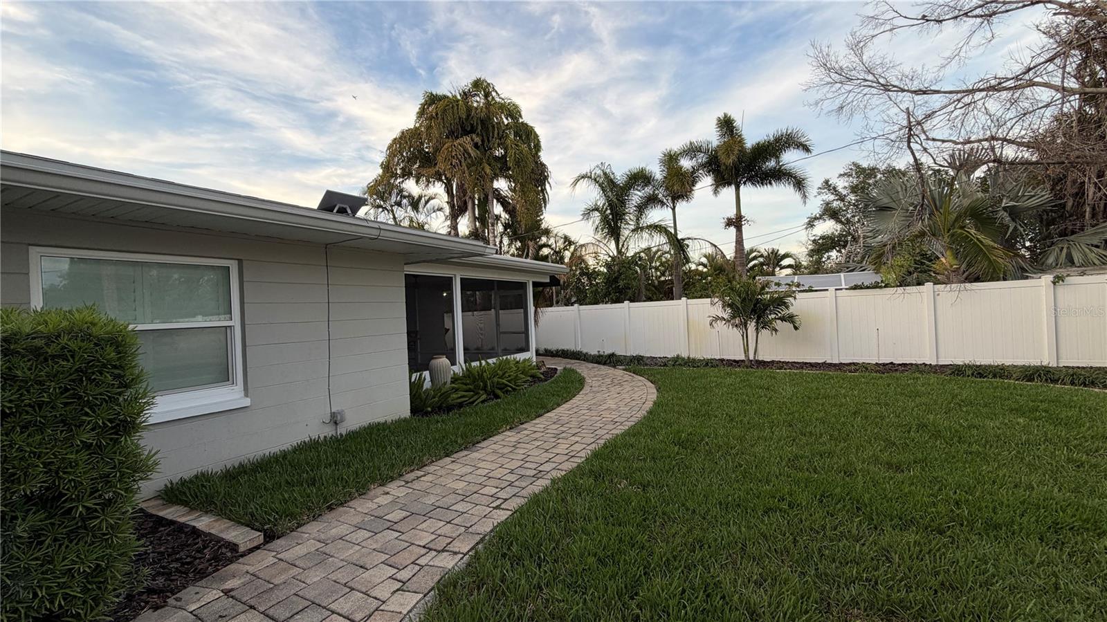 3435 OVERLOOK DR NE, ST PETERSBURG, FL — photo 43