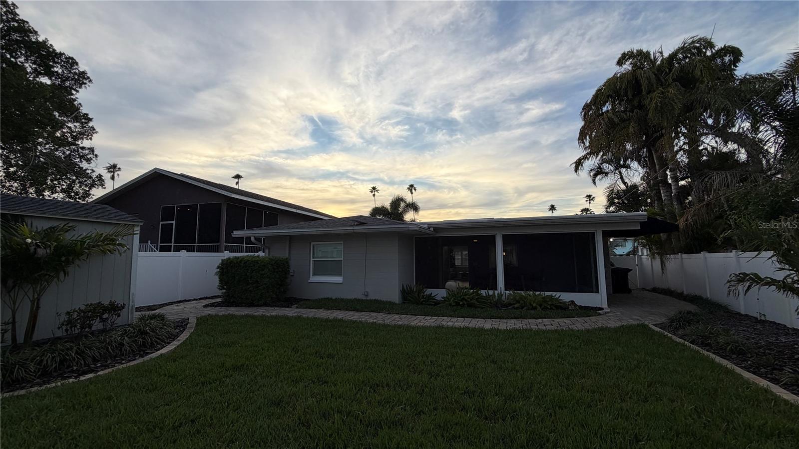 3435 OVERLOOK DR NE, ST PETERSBURG, FL — photo 45
