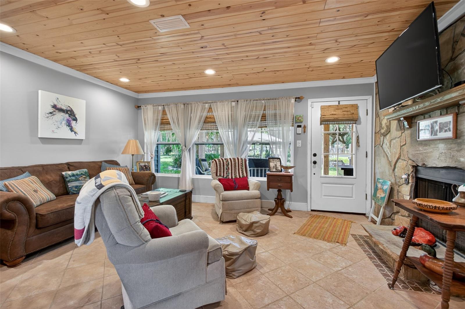 137 & 135 RIVERSIDE DR, SATSUMA, FL — photo 8