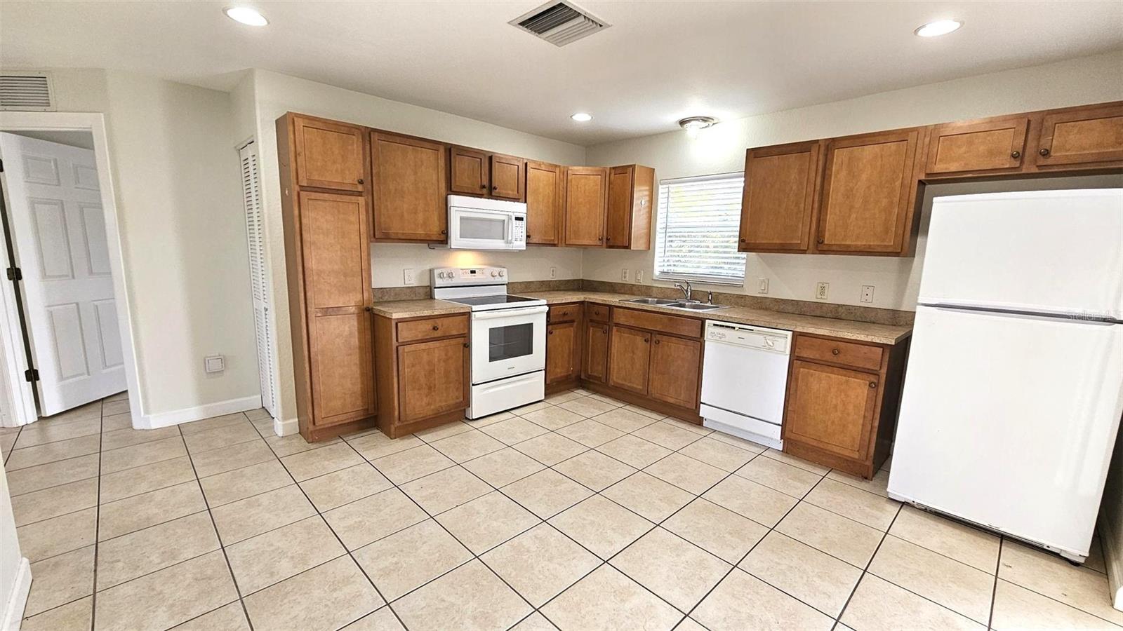 309 BOUNDARY BLVD #B, ROTONDA WEST, FL — photo 8