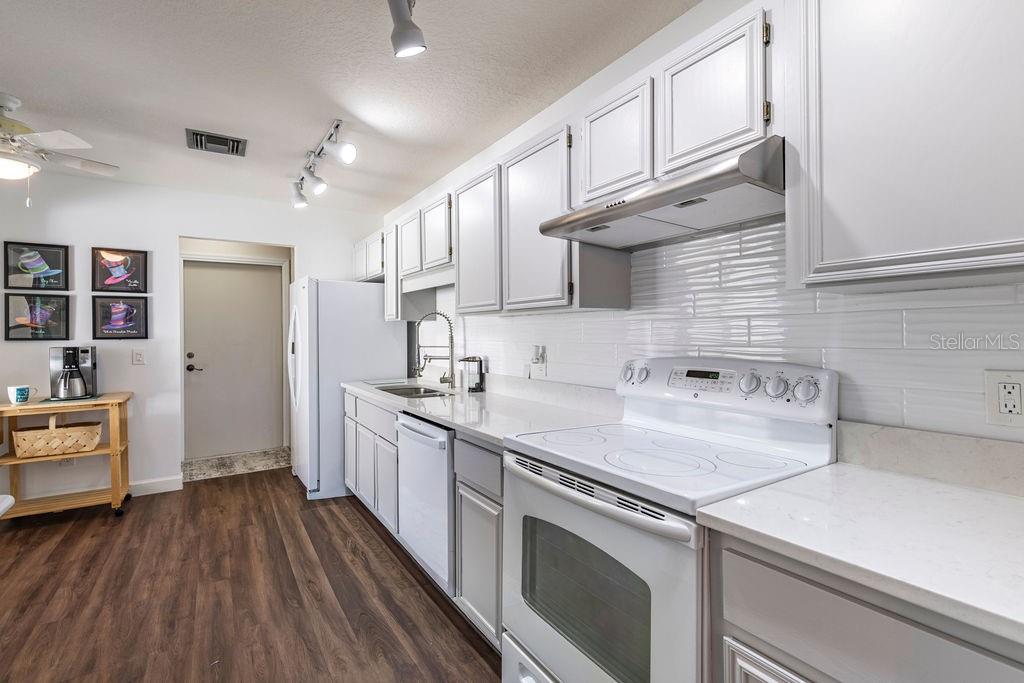 2225 CYPRESS CT #2C, TAVARES, FL — photo 17