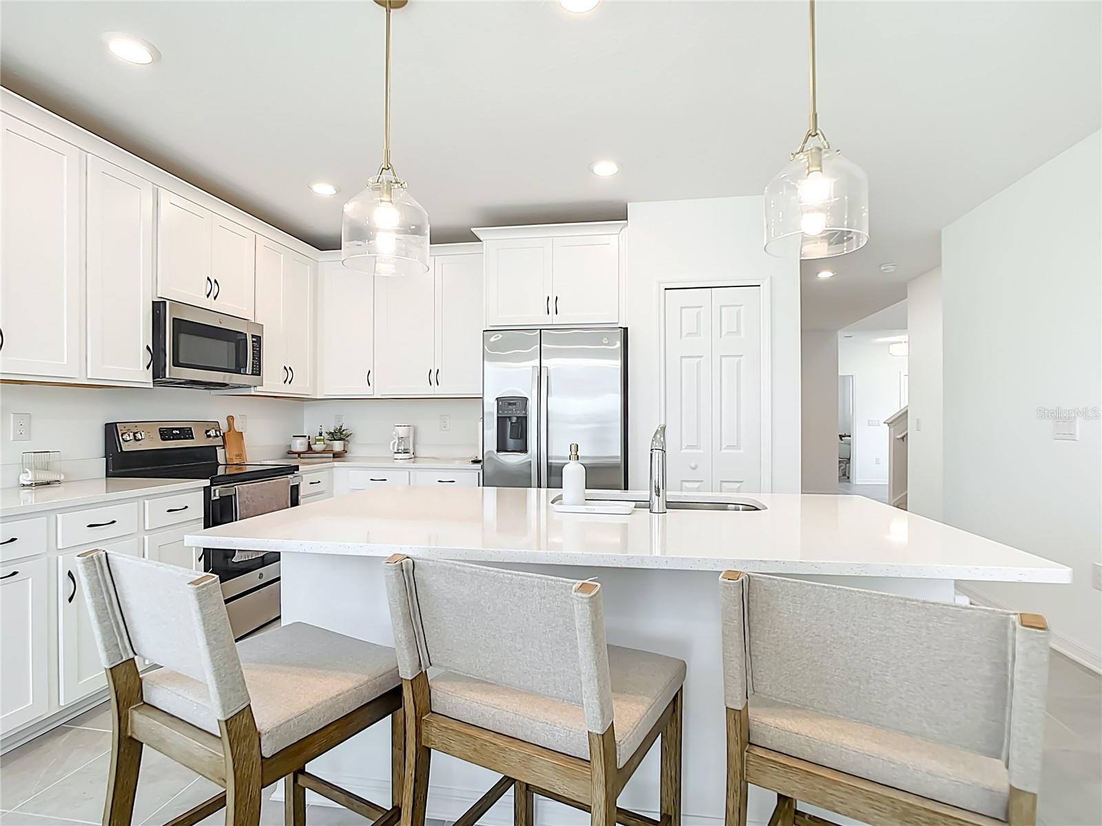 16863 FIESTA DR, PORT CHARLOTTE, FL — photo 2