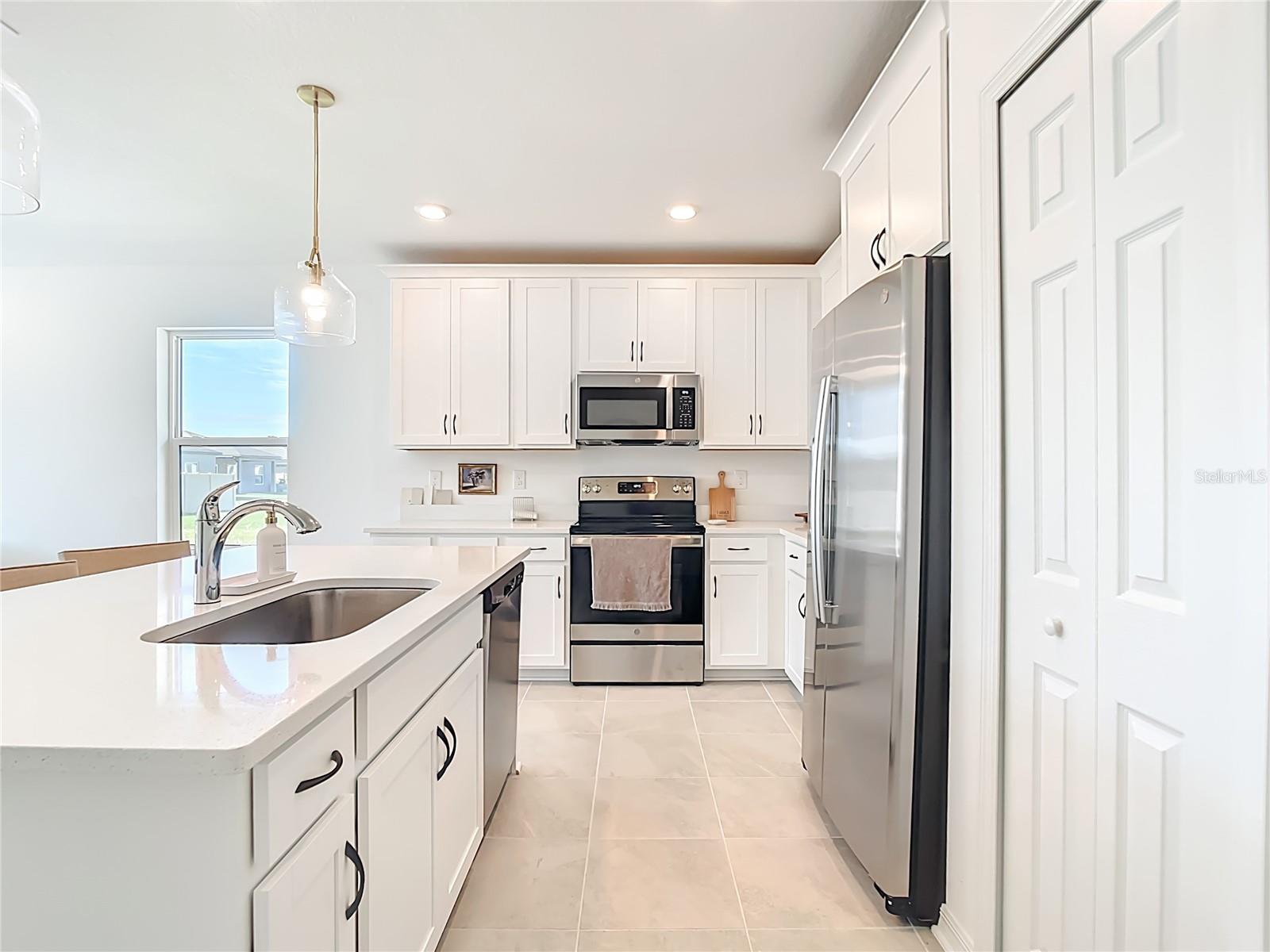 16863 FIESTA DR, PORT CHARLOTTE, FL — photo 3