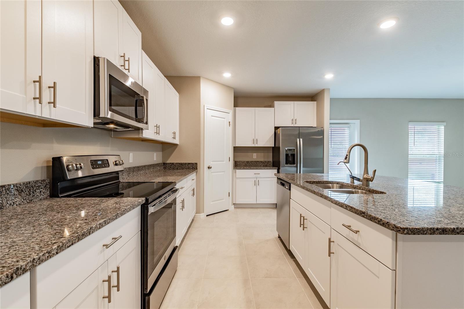 15515 PEACE RIVER PL, SUN CITY CENTER, FL — photo 13