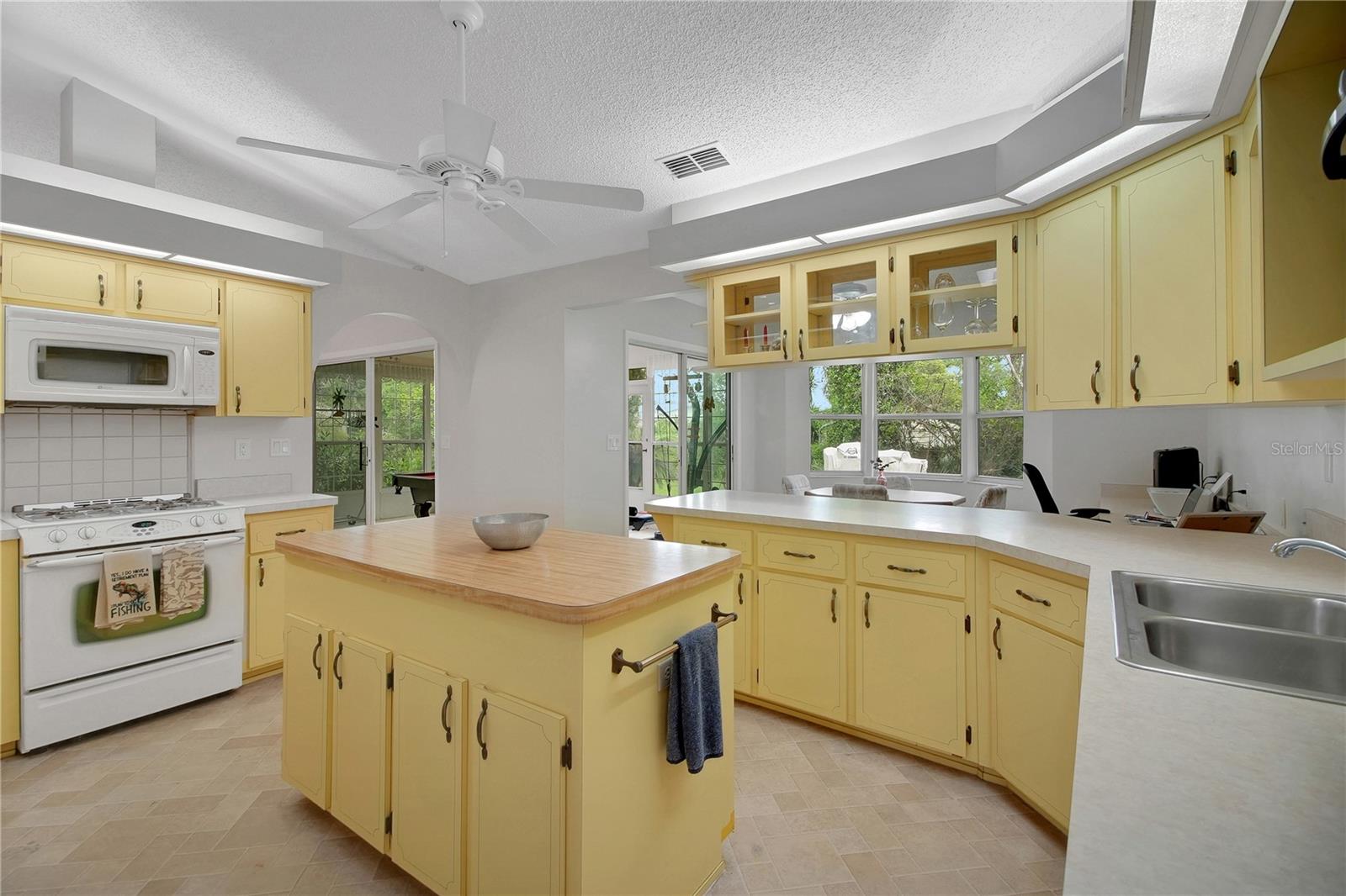 335 RIVER GLASS CT, LEESBURG, FL — photo 24