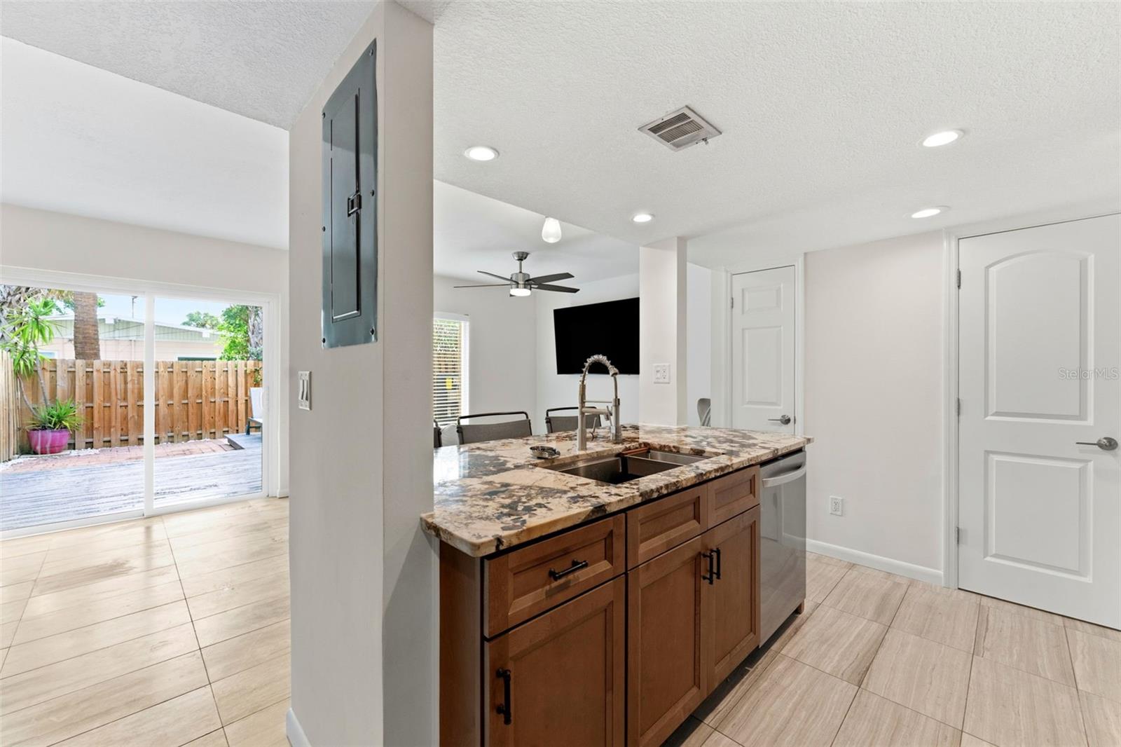 105 E DAVIS BLVD #B, TAMPA, FL — photo 13