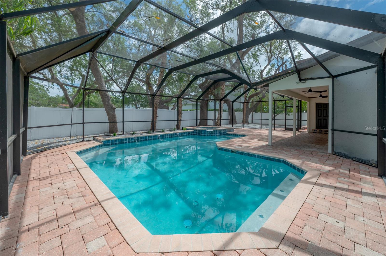 471 W DAVIS BLVD, TAMPA, FL — photo 44