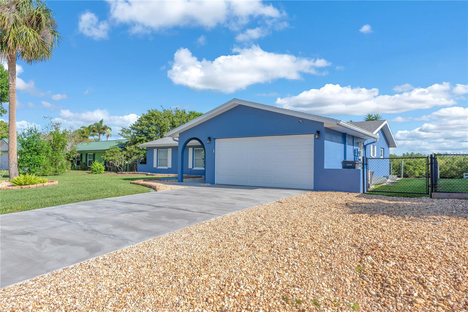 911 SILVER PALM WAY, APOLLO BEACH, FL — photo 2