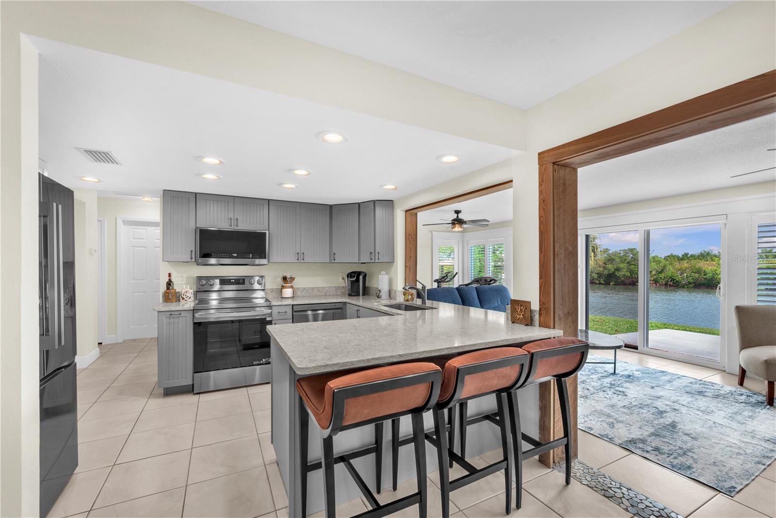 911 SILVER PALM WAY, APOLLO BEACH, FL — photo 16