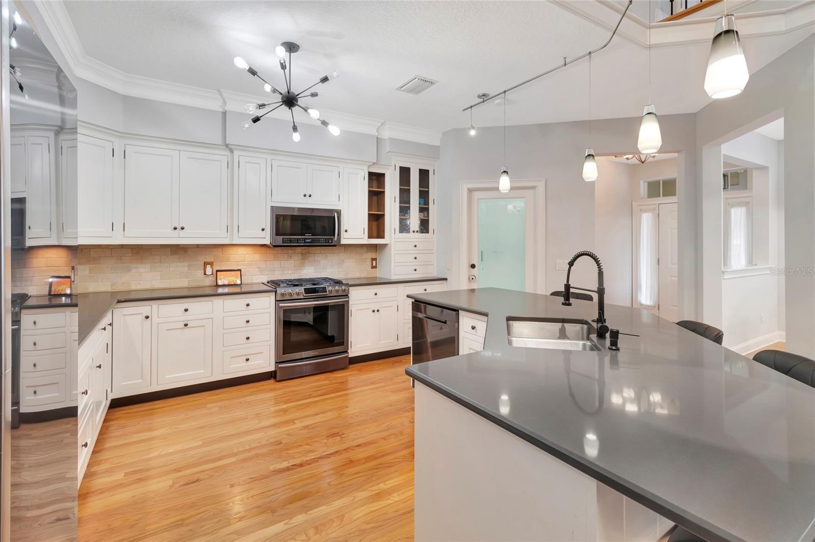 1215 LAKESHORE DR, EUSTIS, FL — photo 23