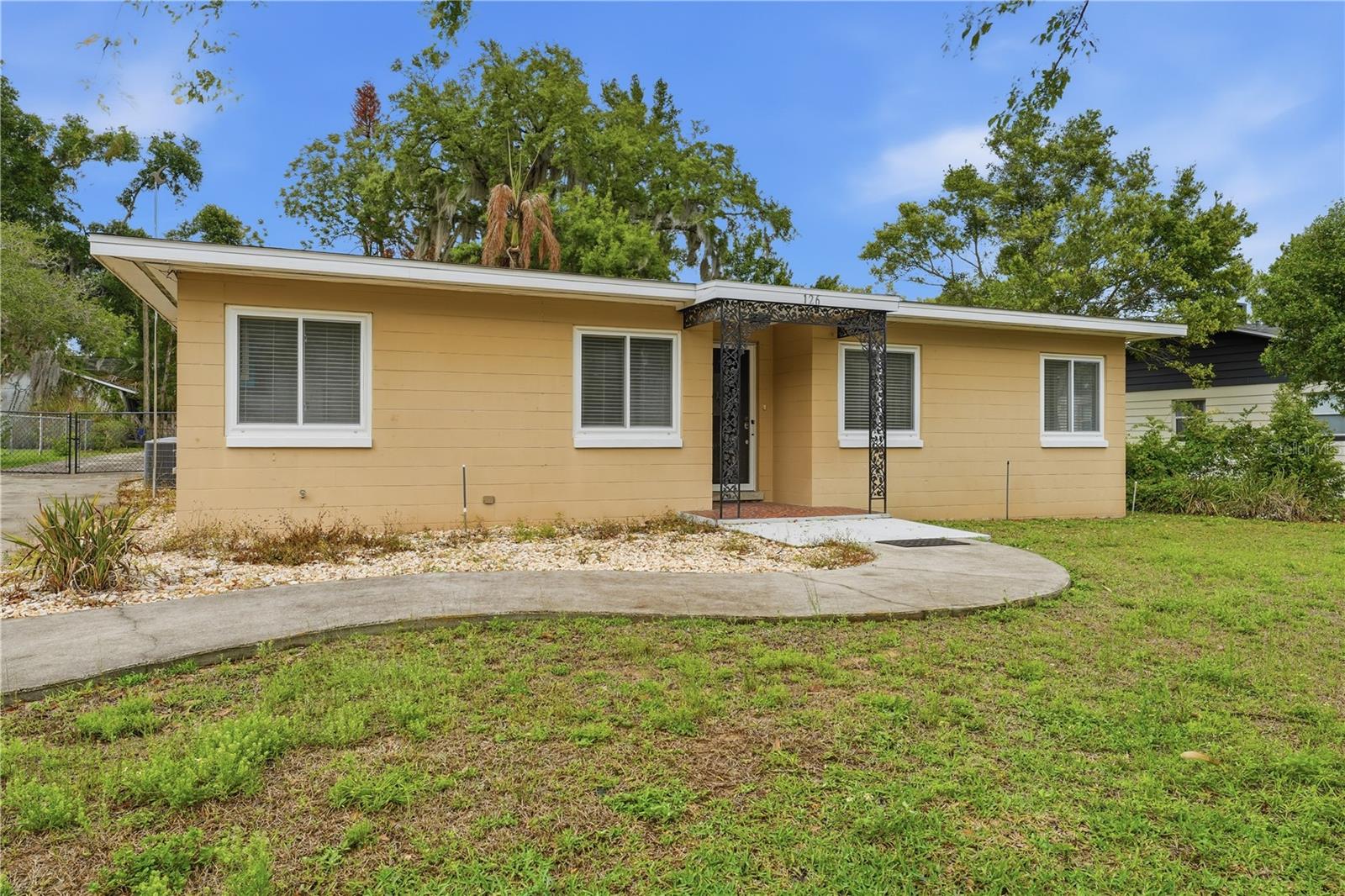 126 E MAGNOLIA AVE, HOWEY IN THE HILLS, FL — photo 4