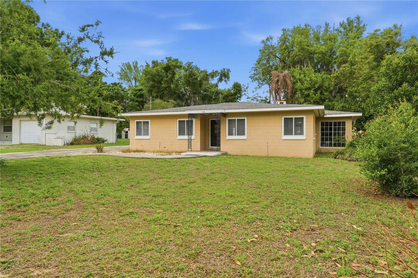 126 E MAGNOLIA AVE, HOWEY IN THE HILLS, FL — photo 7