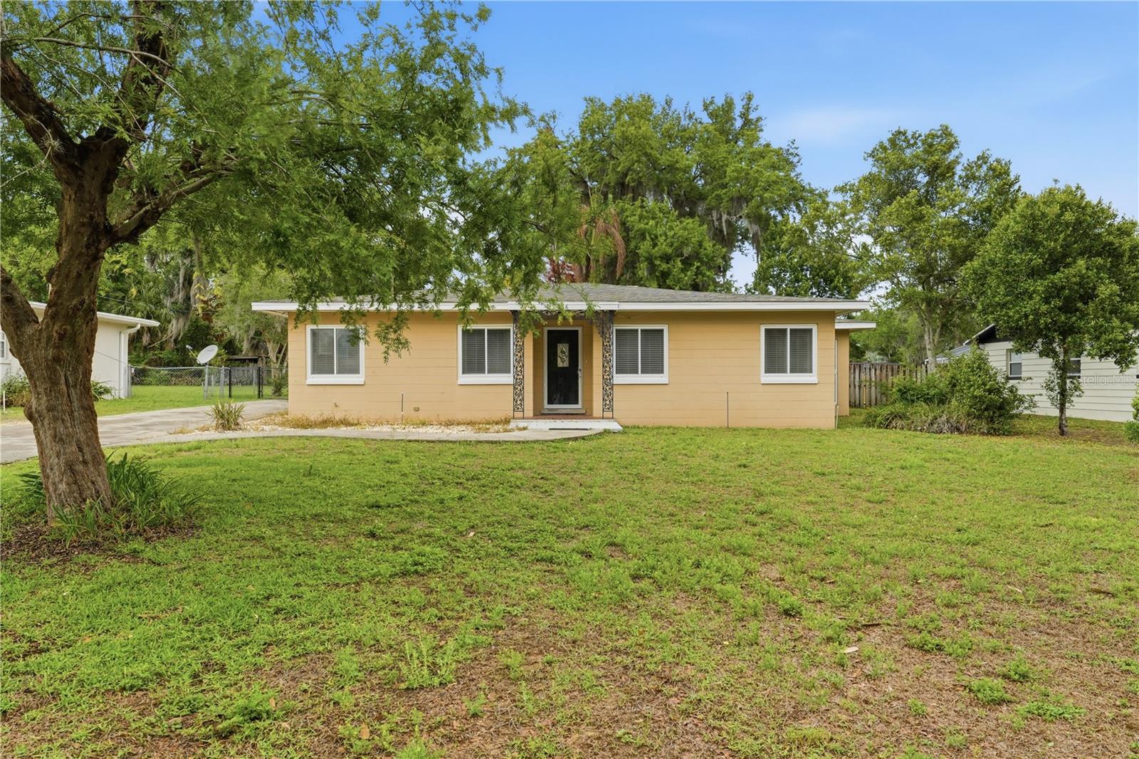 126 E MAGNOLIA AVE, HOWEY IN THE HILLS, FL — photo 8