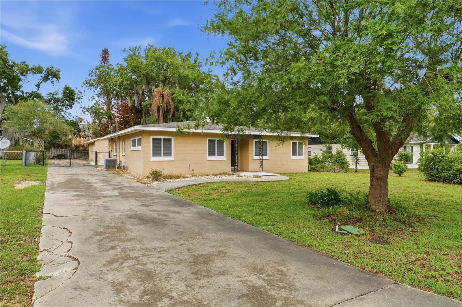 126 E MAGNOLIA AVE, HOWEY IN THE HILLS, FL — photo 10