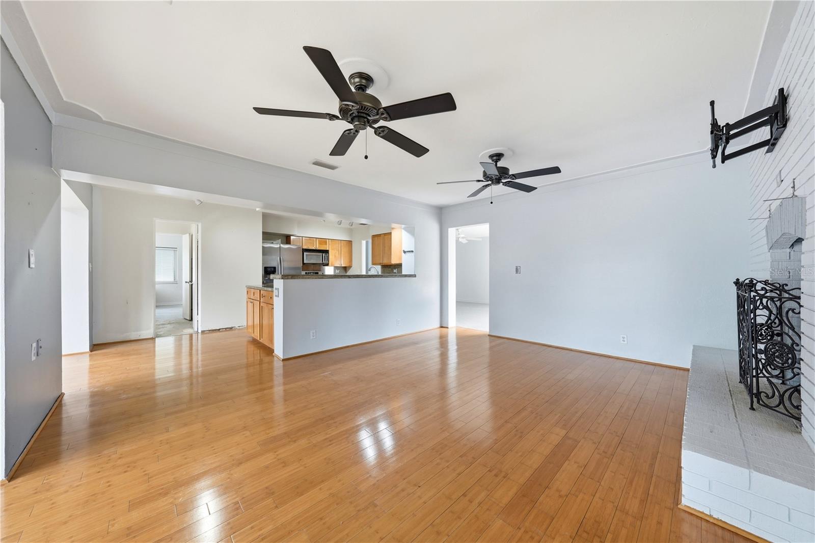 126 E MAGNOLIA AVE, HOWEY IN THE HILLS, FL — photo 30