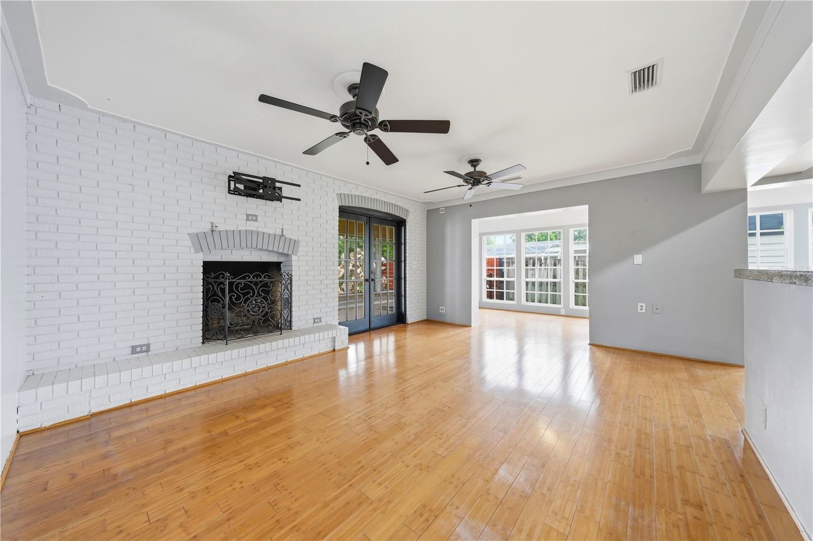 126 E MAGNOLIA AVE, HOWEY IN THE HILLS, FL — photo 33