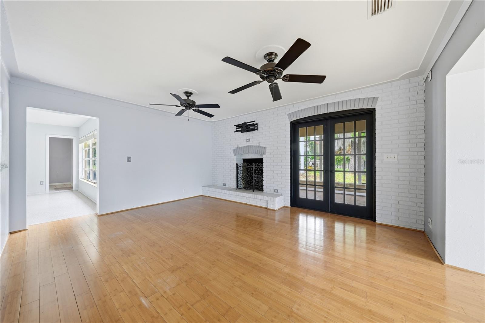 126 E MAGNOLIA AVE, HOWEY IN THE HILLS, FL — photo 35