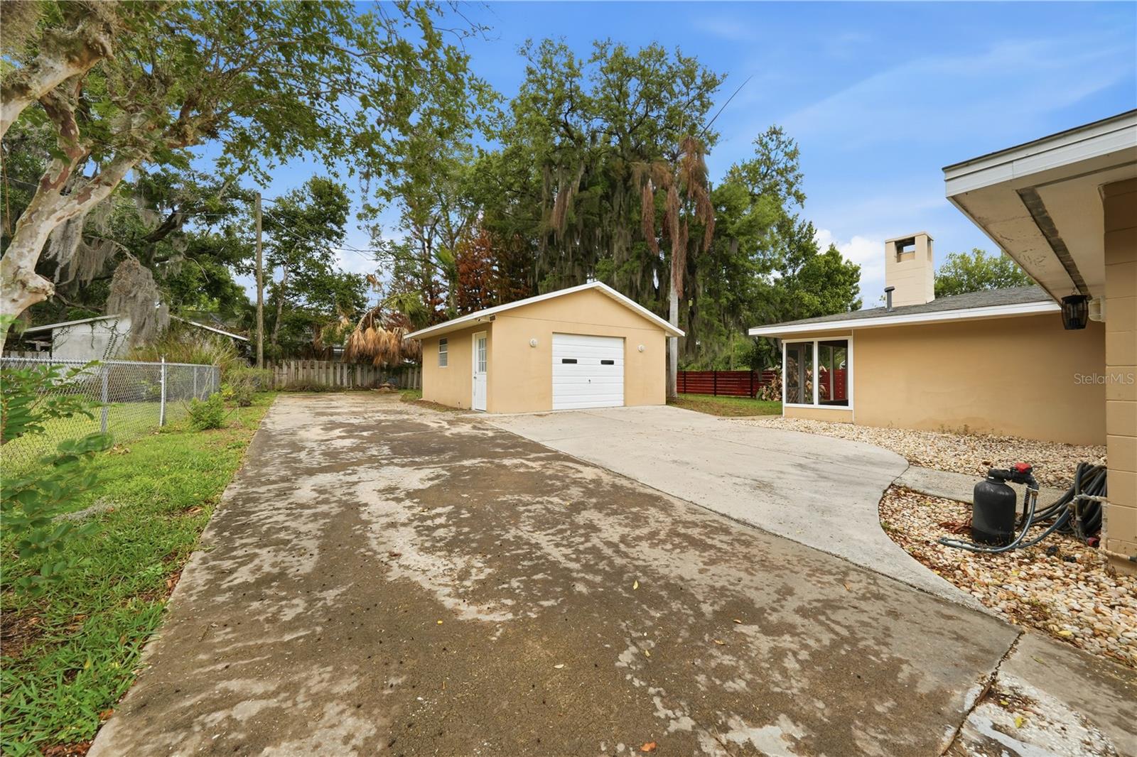 126 E MAGNOLIA AVE, HOWEY IN THE HILLS, FL — photo 69