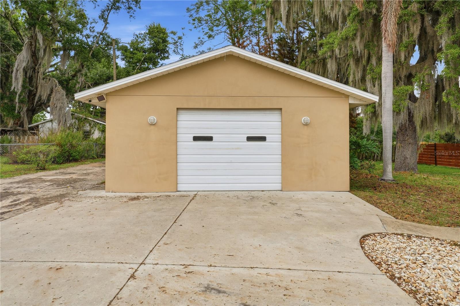 126 E MAGNOLIA AVE, HOWEY IN THE HILLS, FL — photo 72