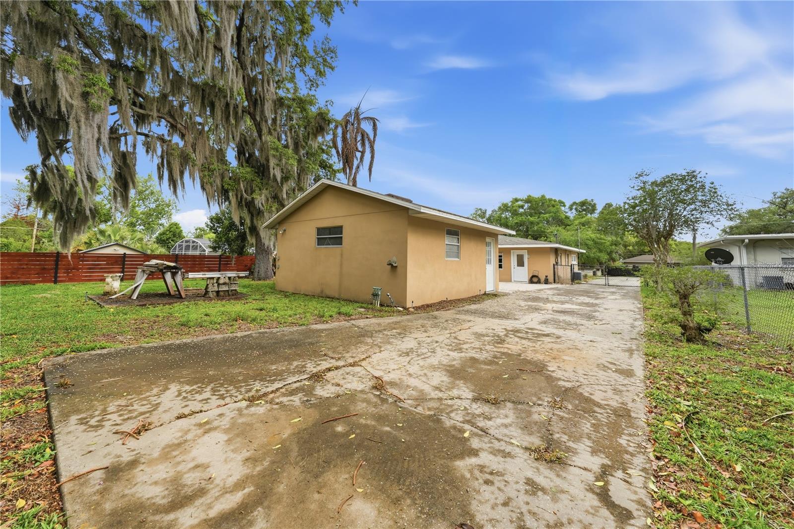126 E MAGNOLIA AVE, HOWEY IN THE HILLS, FL — photo 78