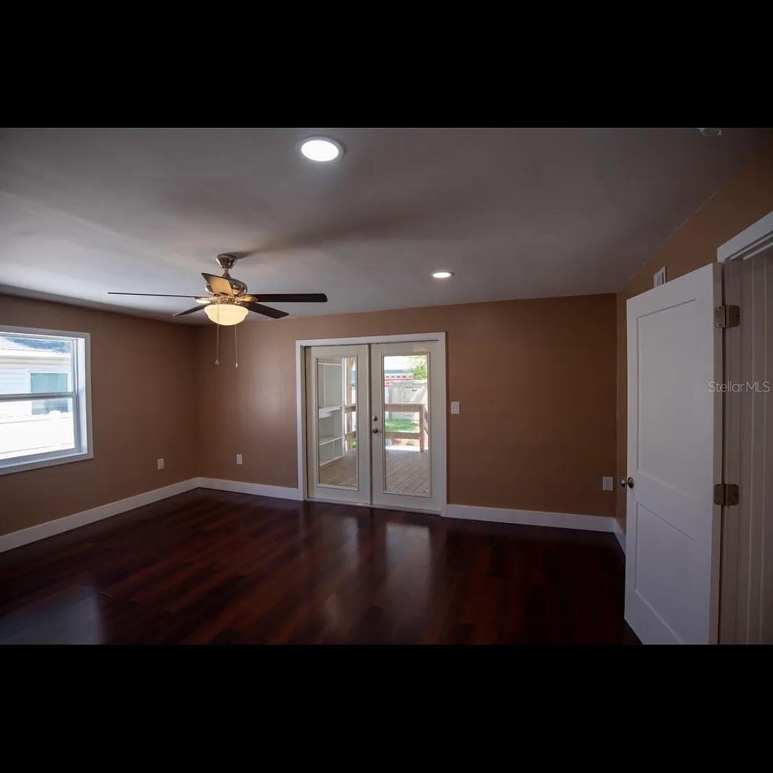 1329 34TH AVE N, ST PETERSBURG, FL — photo 11