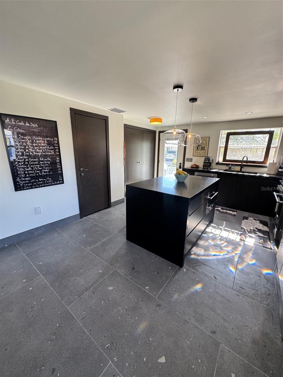 541 SPANISH DR N, LONGBOAT KEY, FL — photo 13