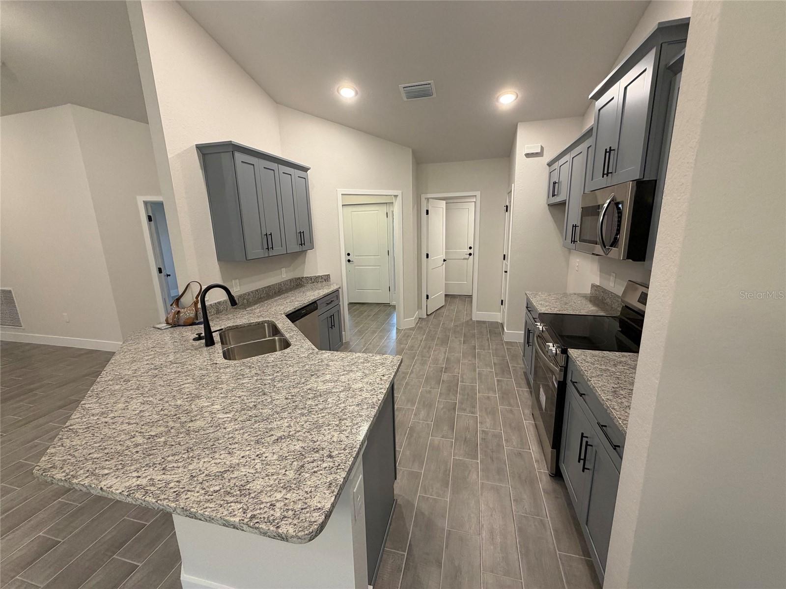 20237 NAVAJO LN, PORT CHARLOTTE, FL — photo 4