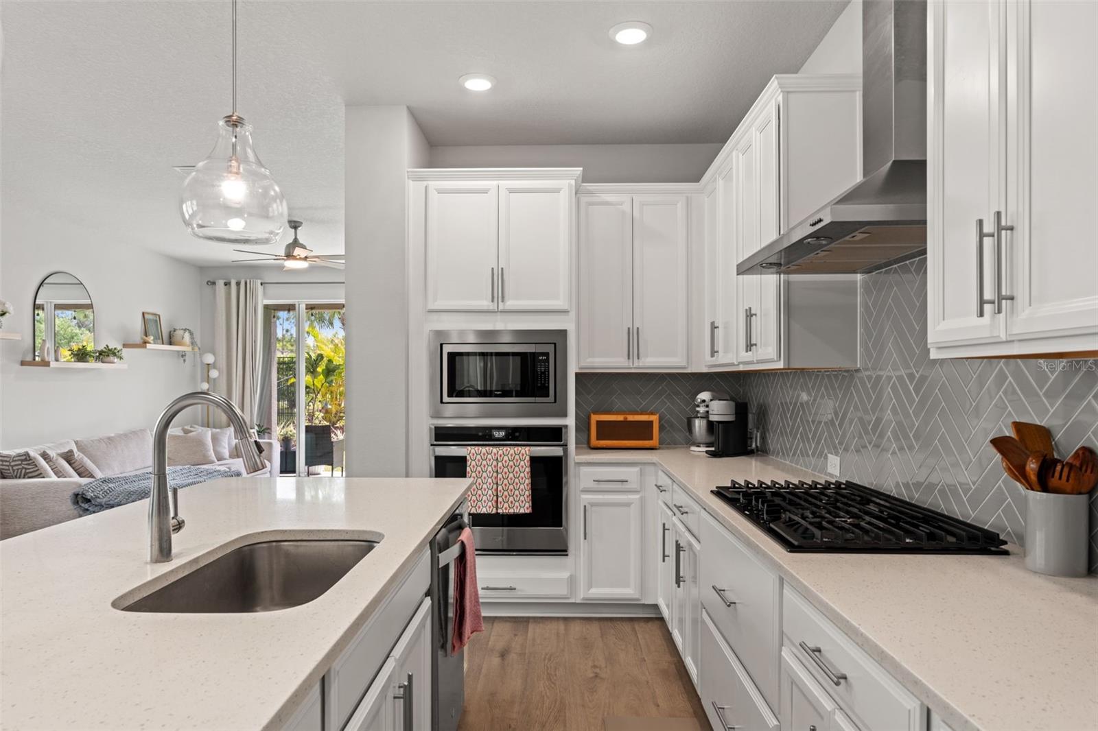 5607 DEL CORONADO, APOLLO BEACH, FL — photo 10