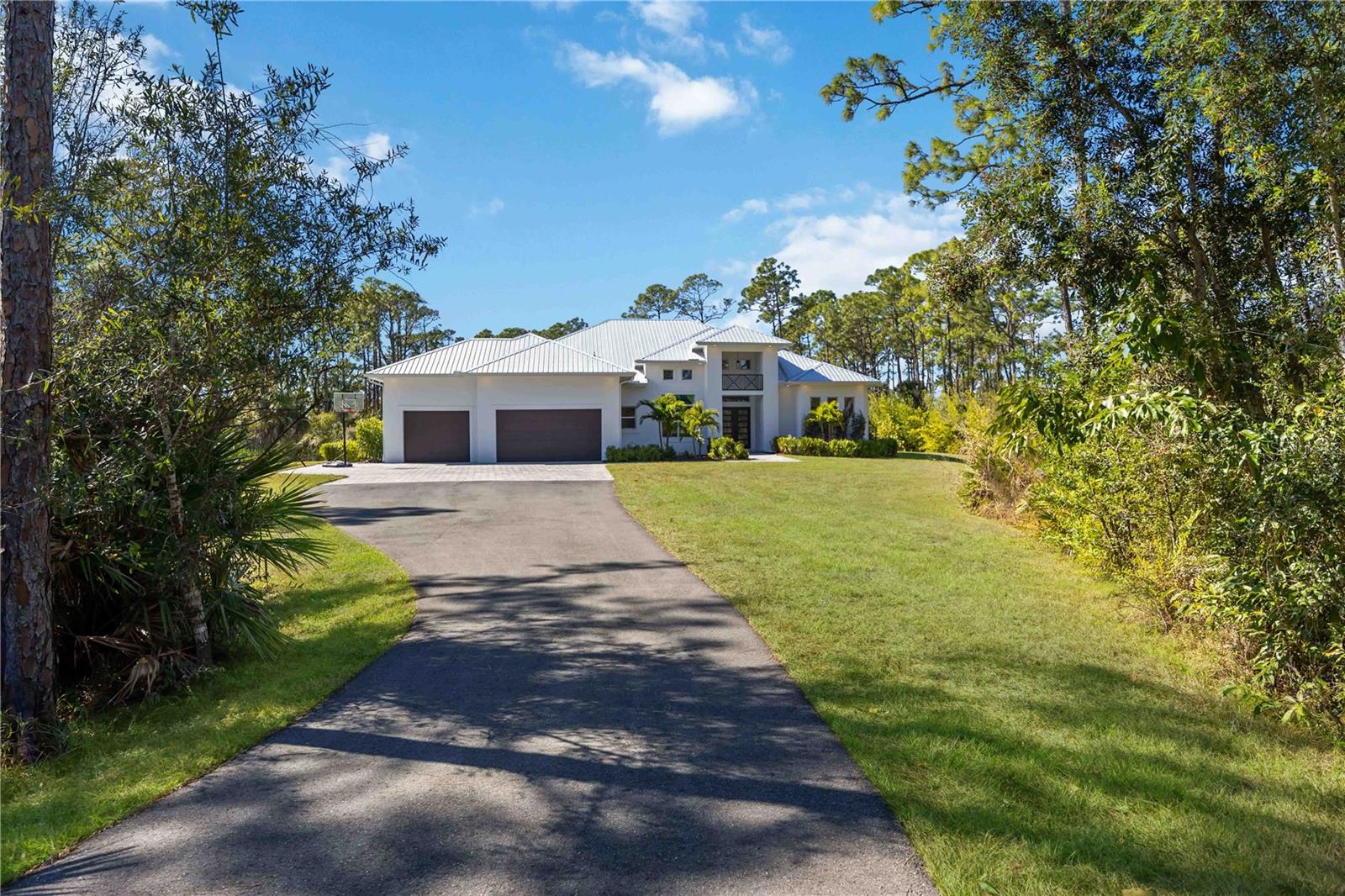 143 CREEK DR SE, PORT CHARLOTTE, FL — photo 2