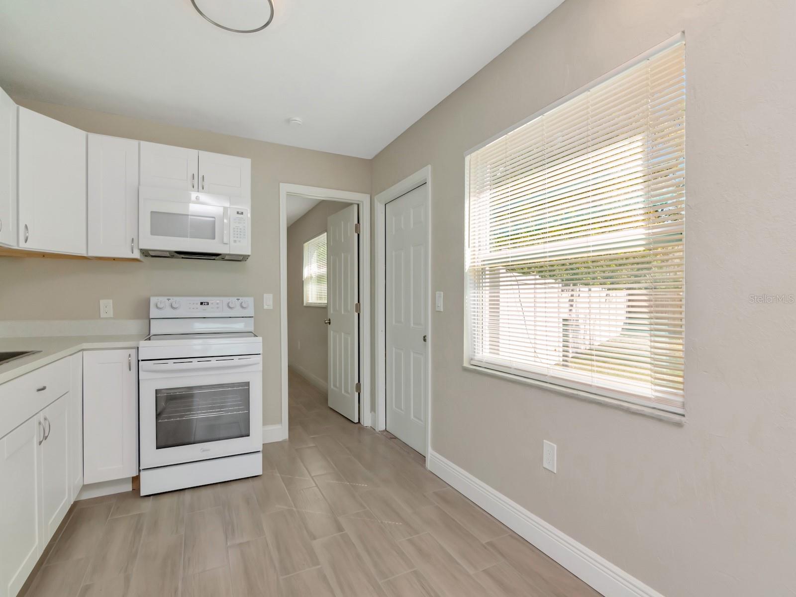 1211 62ND AVE E, BRADENTON, FL — photo 10