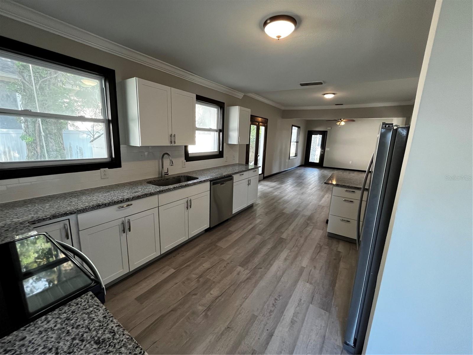 402 E EMMA ST, TAMPA, FL — photo 12