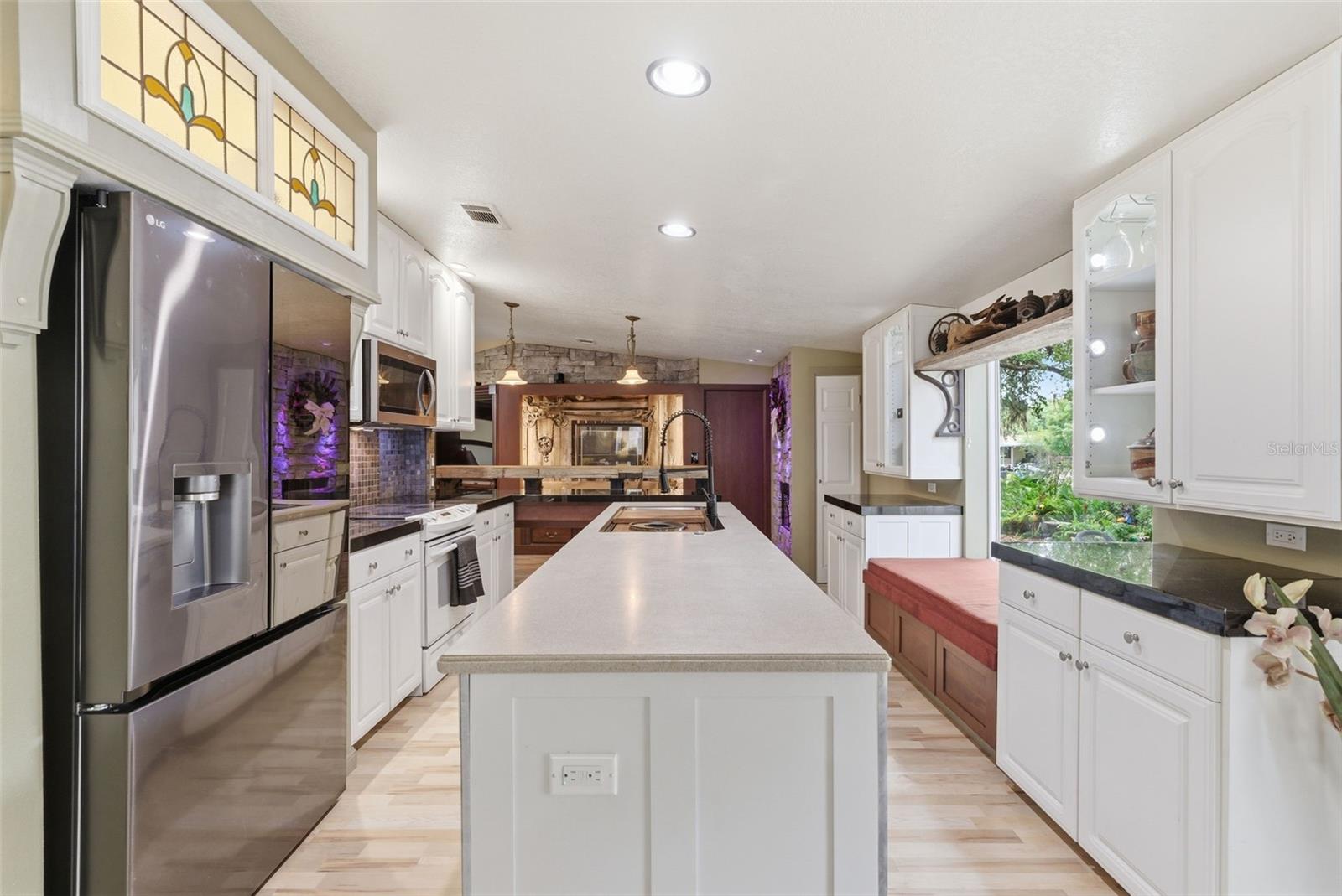 9101 WOOD TERRACE DR, TAMPA, FL — photo 8