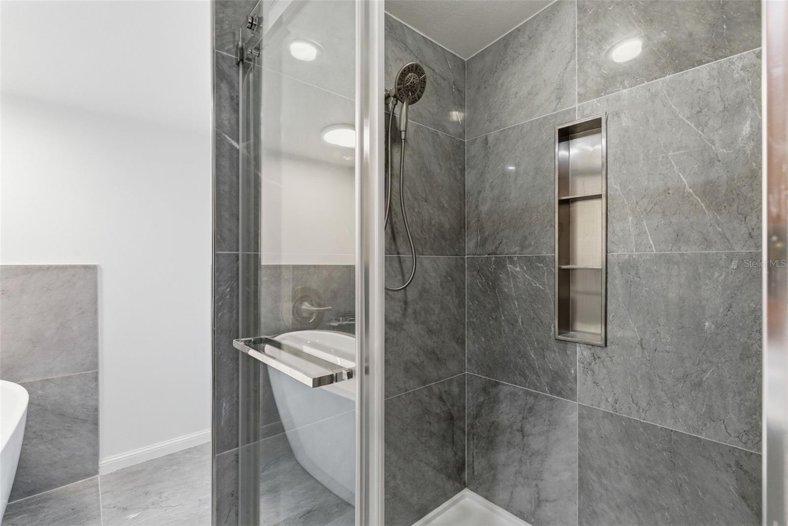 9101 WOOD TERRACE DR, TAMPA, FL — photo 16