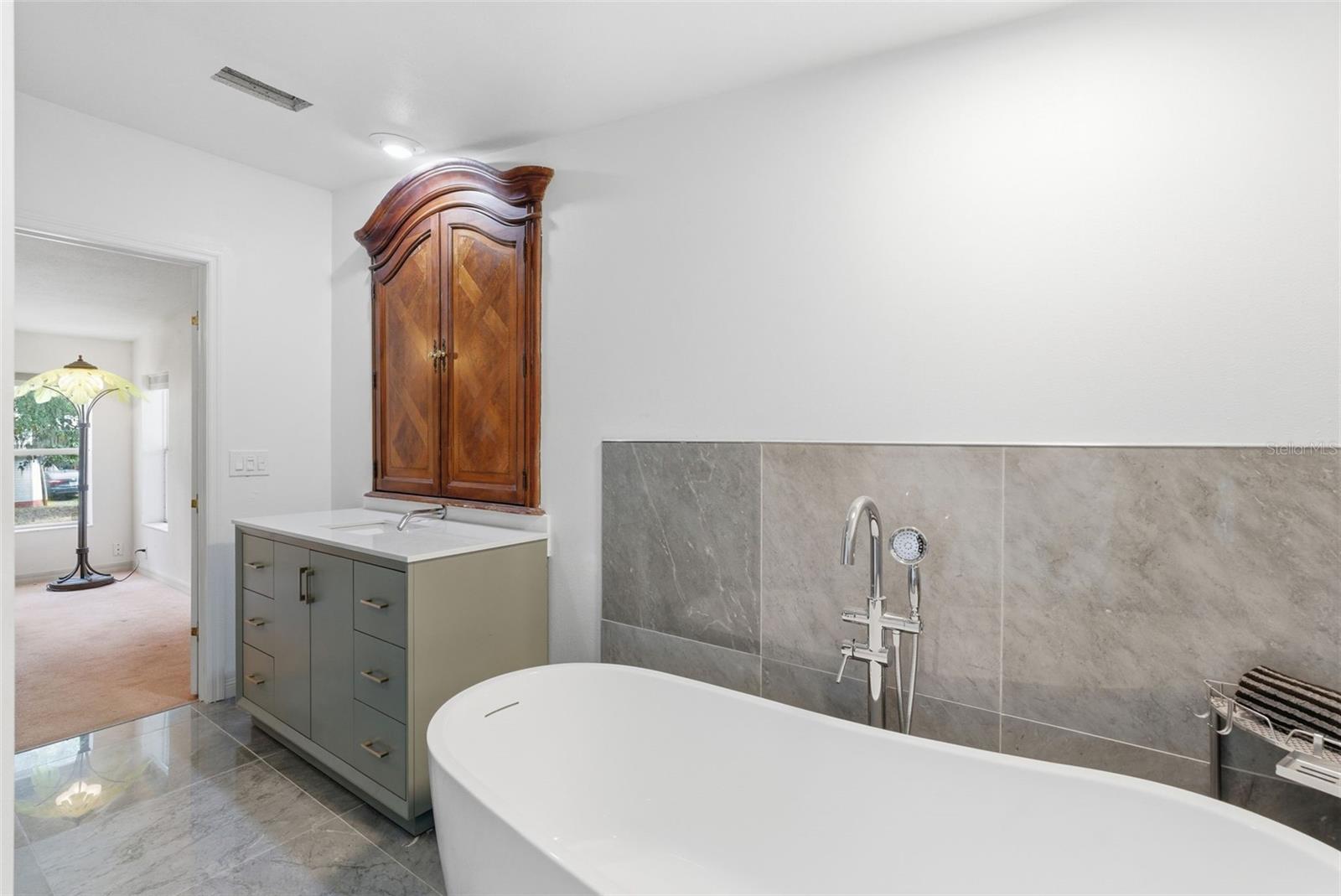 9101 WOOD TERRACE DR, TAMPA, FL — photo 17