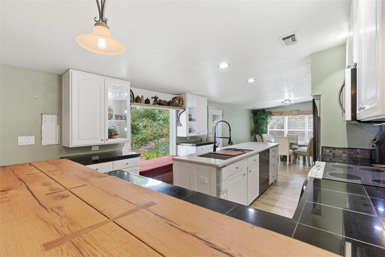 9101 WOOD TERRACE DR, TAMPA, FL — photo 24