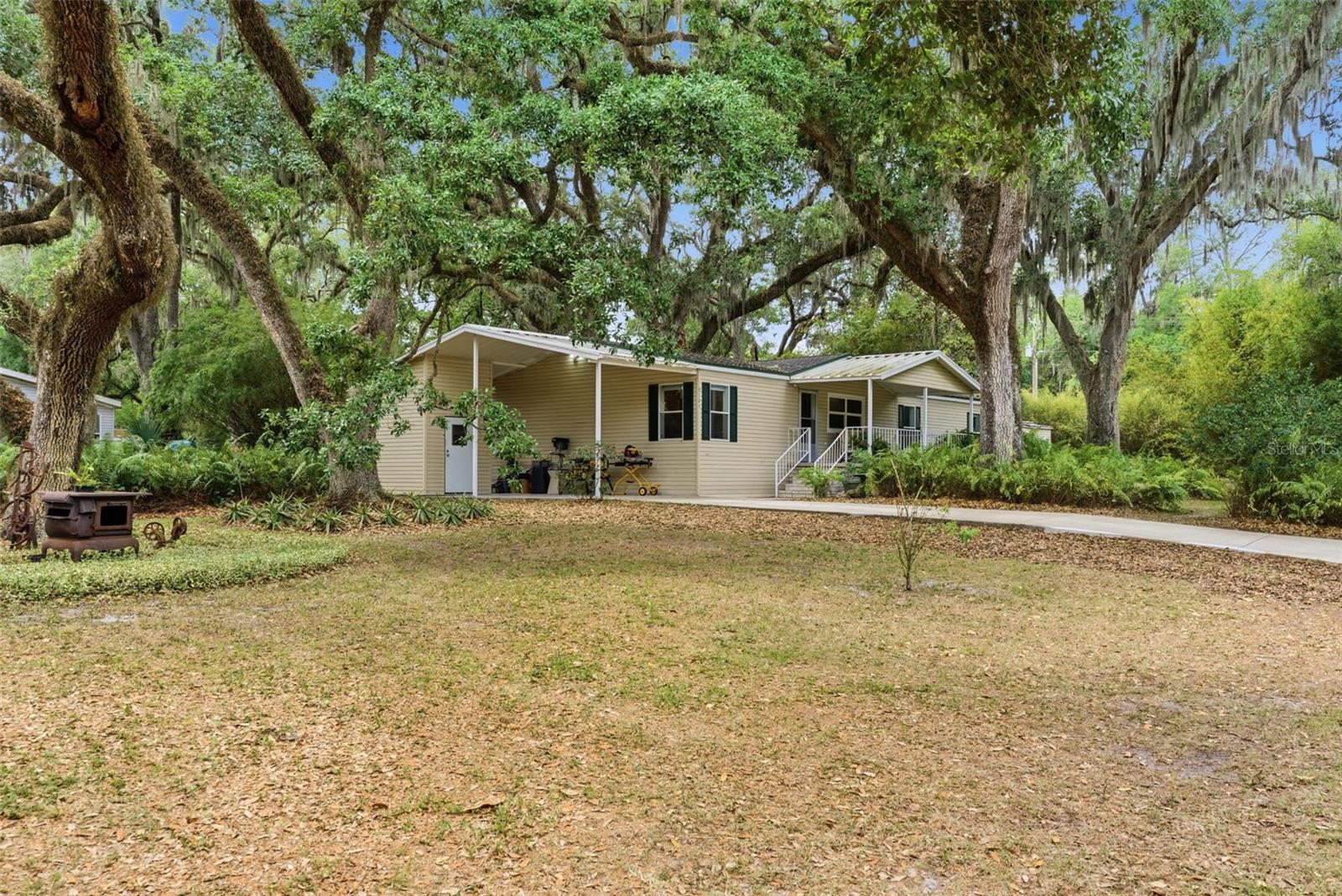 9101 WOOD TERRACE DR, TAMPA, FL