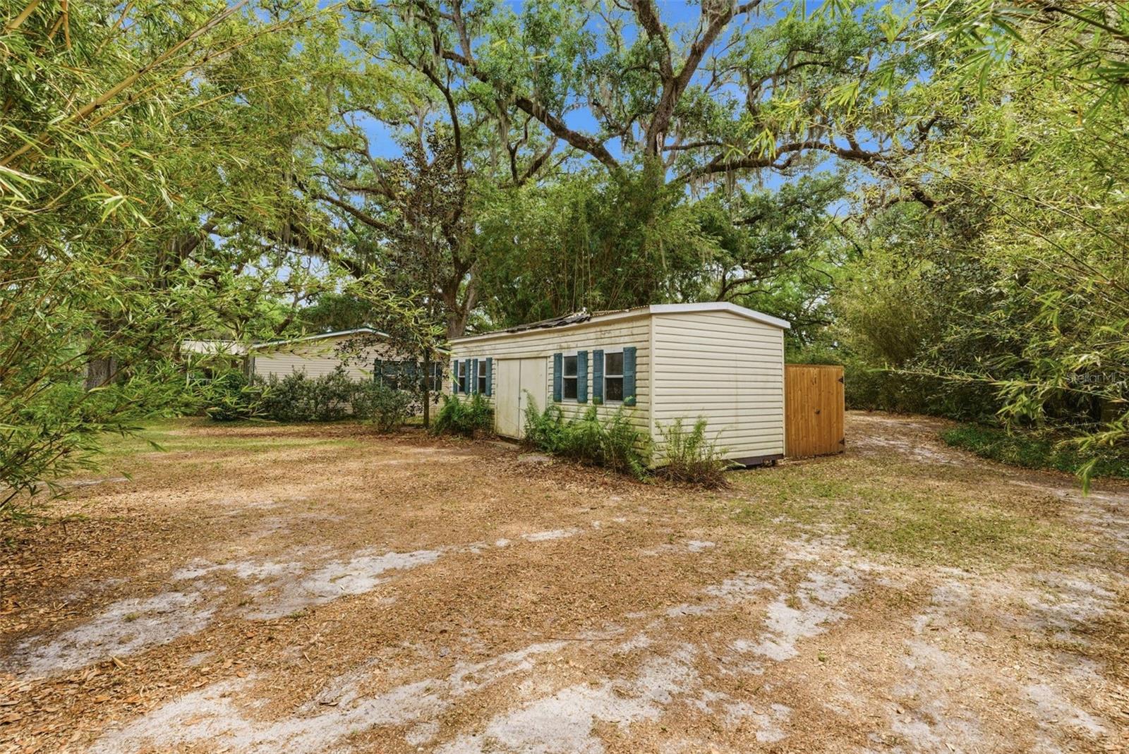9101 WOOD TERRACE DR, TAMPA, FL — photo 32