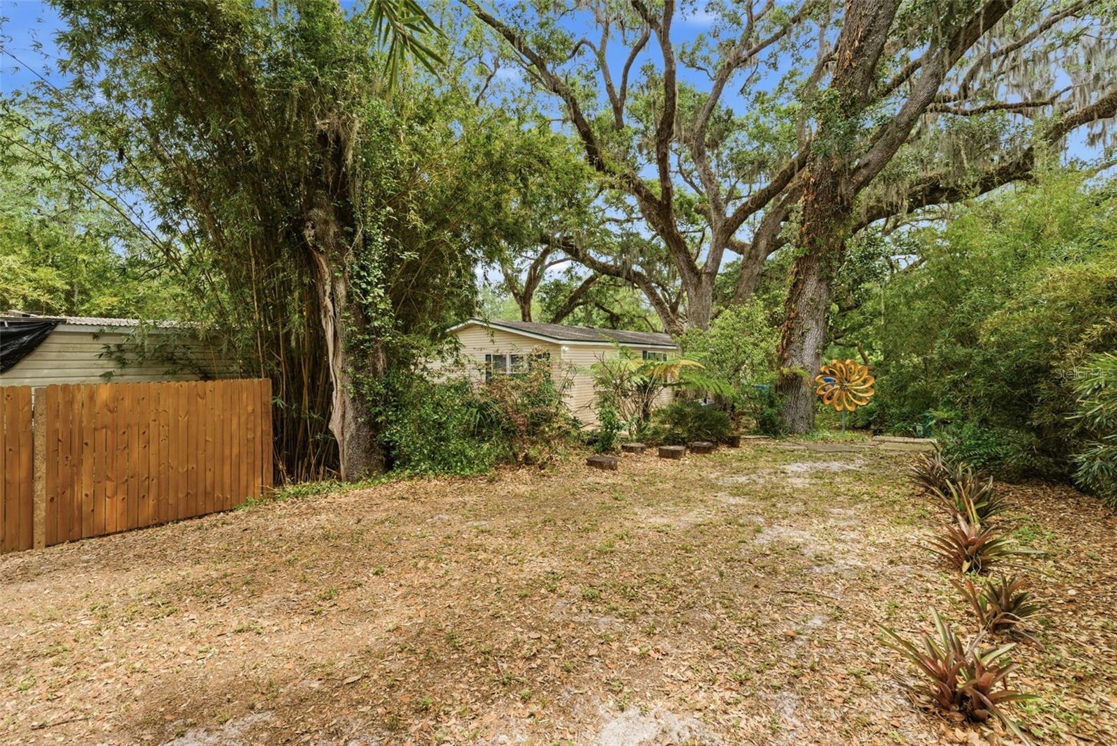 9101 WOOD TERRACE DR, TAMPA, FL — photo 34