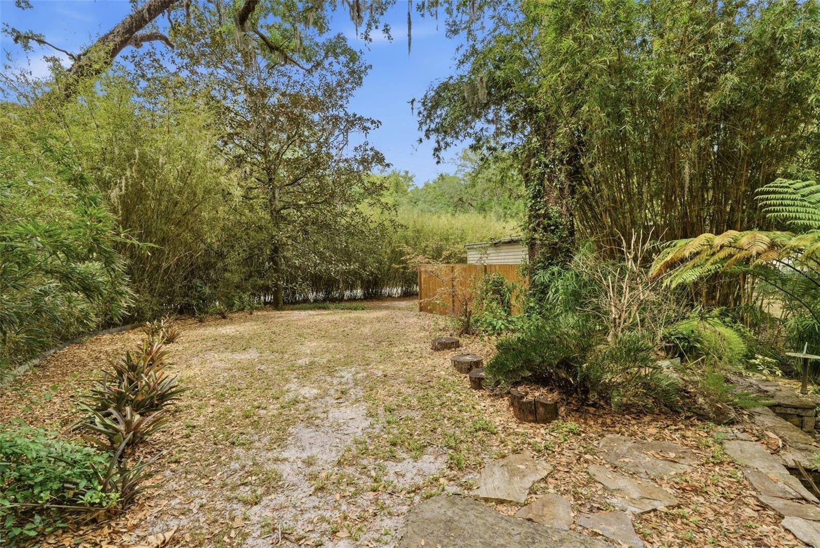 9101 WOOD TERRACE DR, TAMPA, FL — photo 35