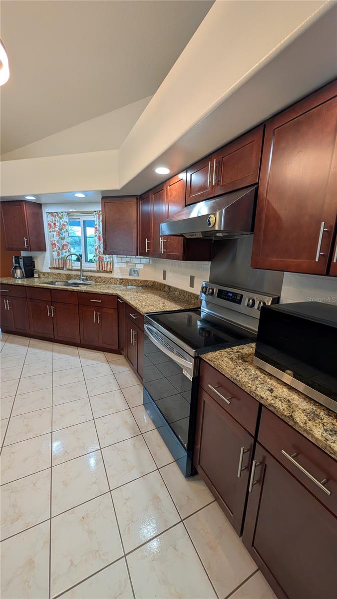 858 MENDOZA DR, KISSIMMEE, FL — photo 31