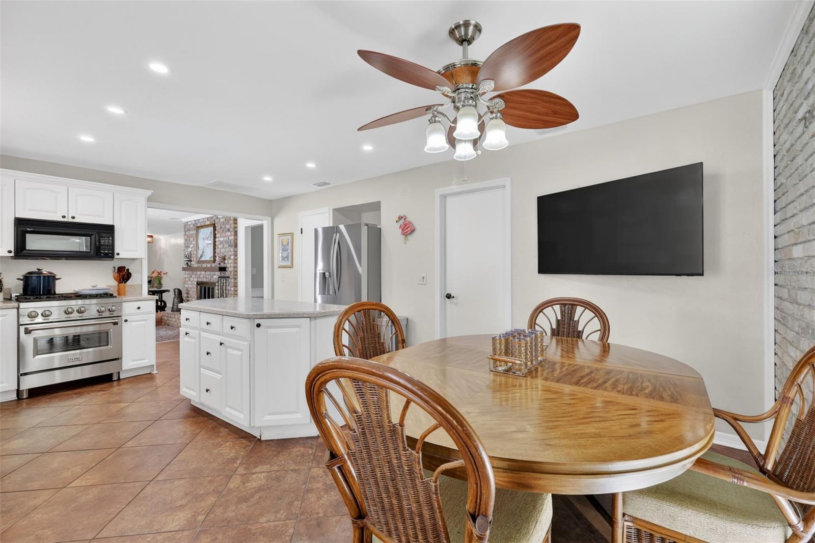 1735 LAKESHORE DR, MOUNT DORA, FL — photo 50