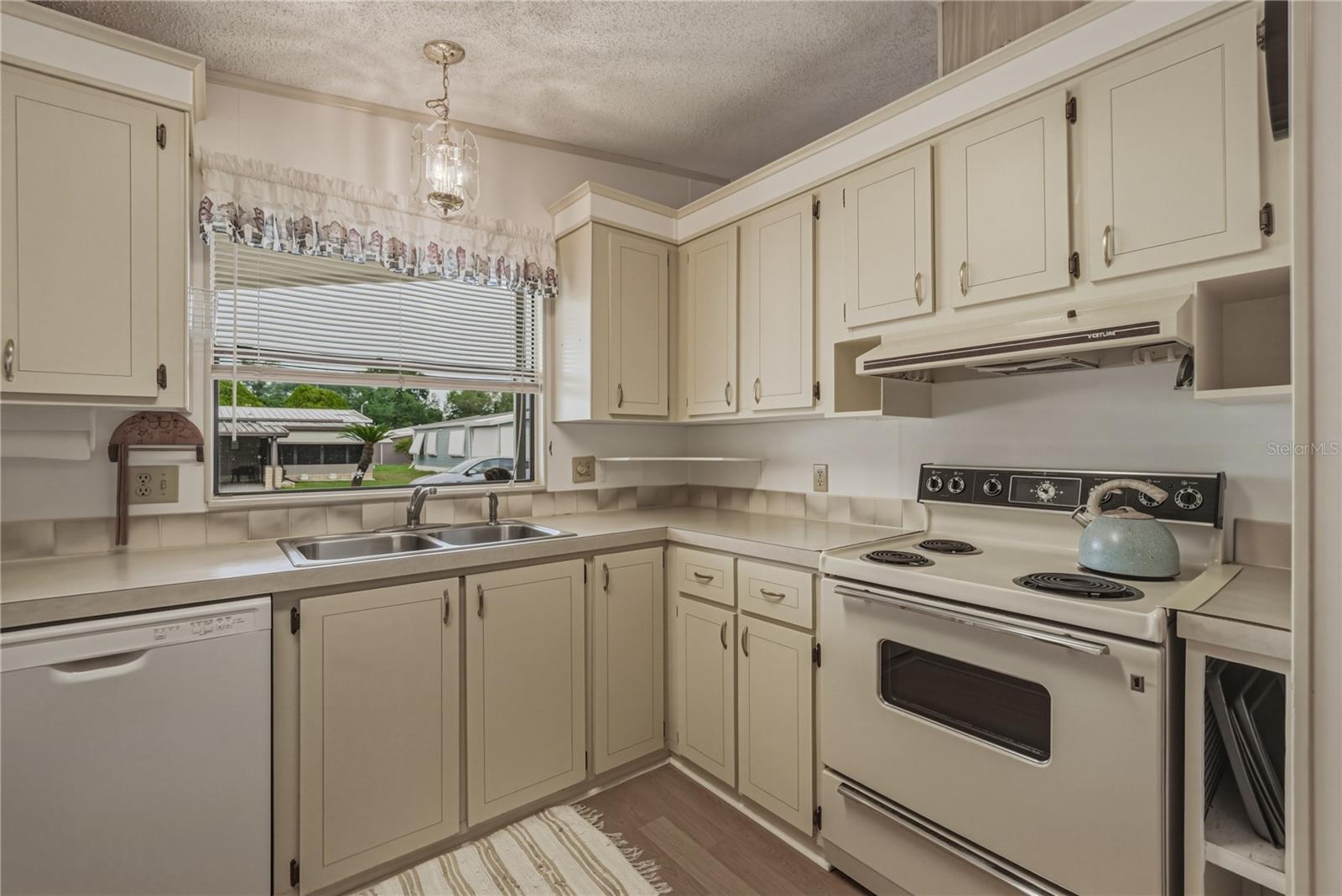 35116 COLONY HILLS DR, ZEPHYRHILLS, FL — photo 17