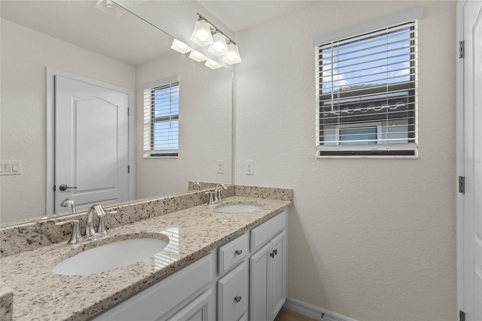 6542 CLAIRBORNE LN, BRADENTON, FL — photo 37
