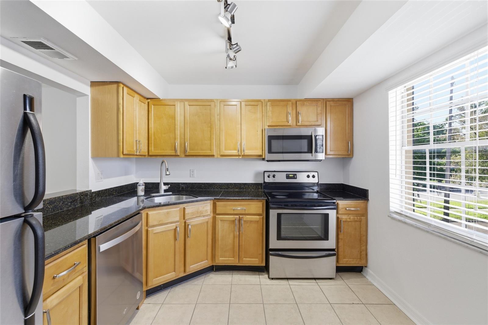 3402 LATANIA DR #321, TAMPA, FL — photo 10
