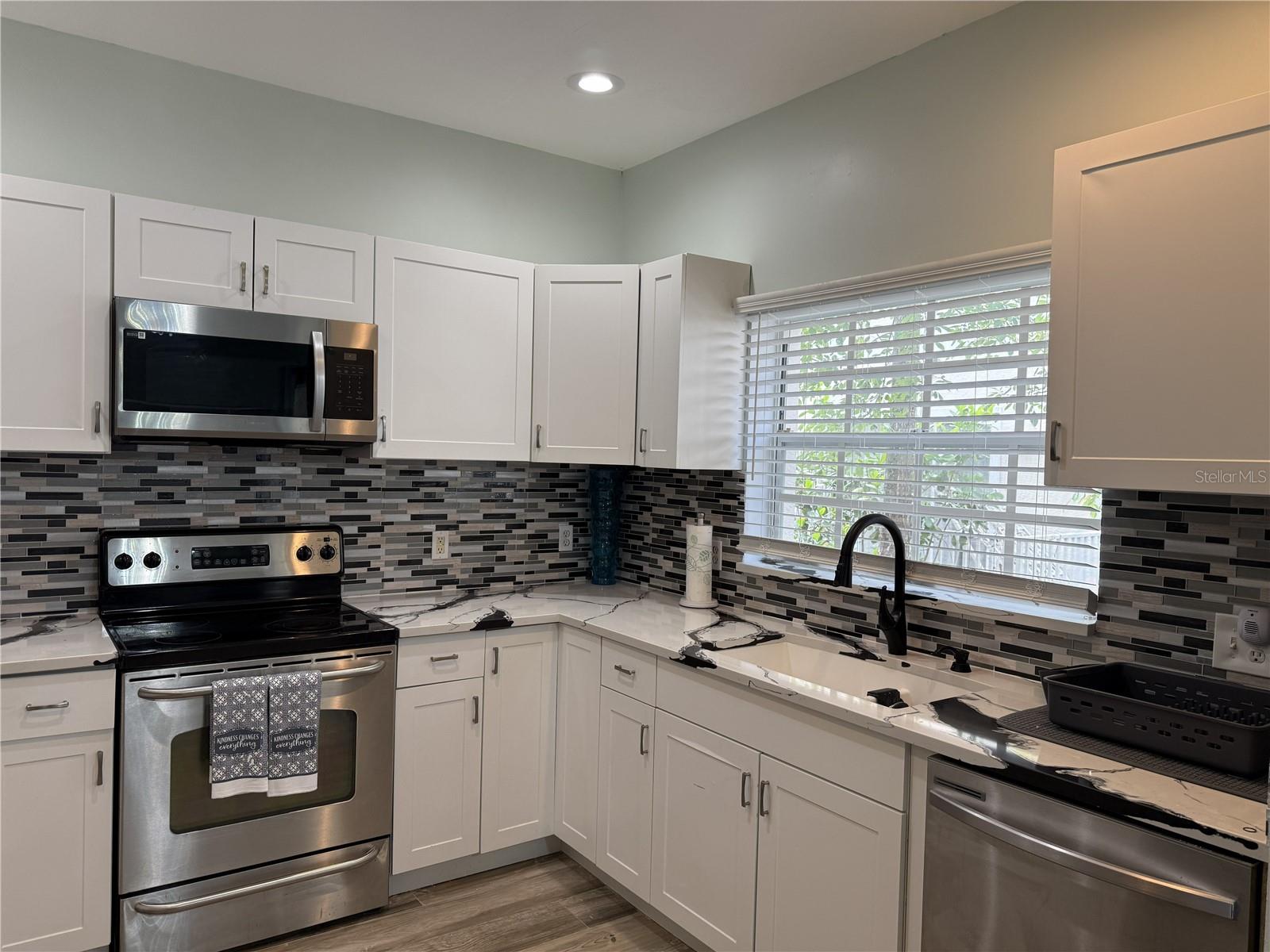 3304 LISA LN #102, NAPLES, FL — photo 17