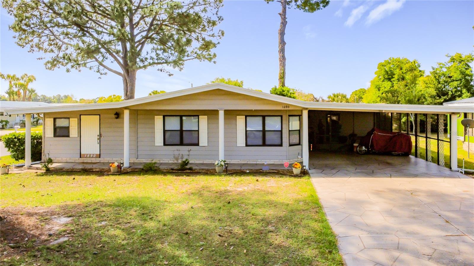 1690 ELKHART CIR, TAVARES, FL — photo 9