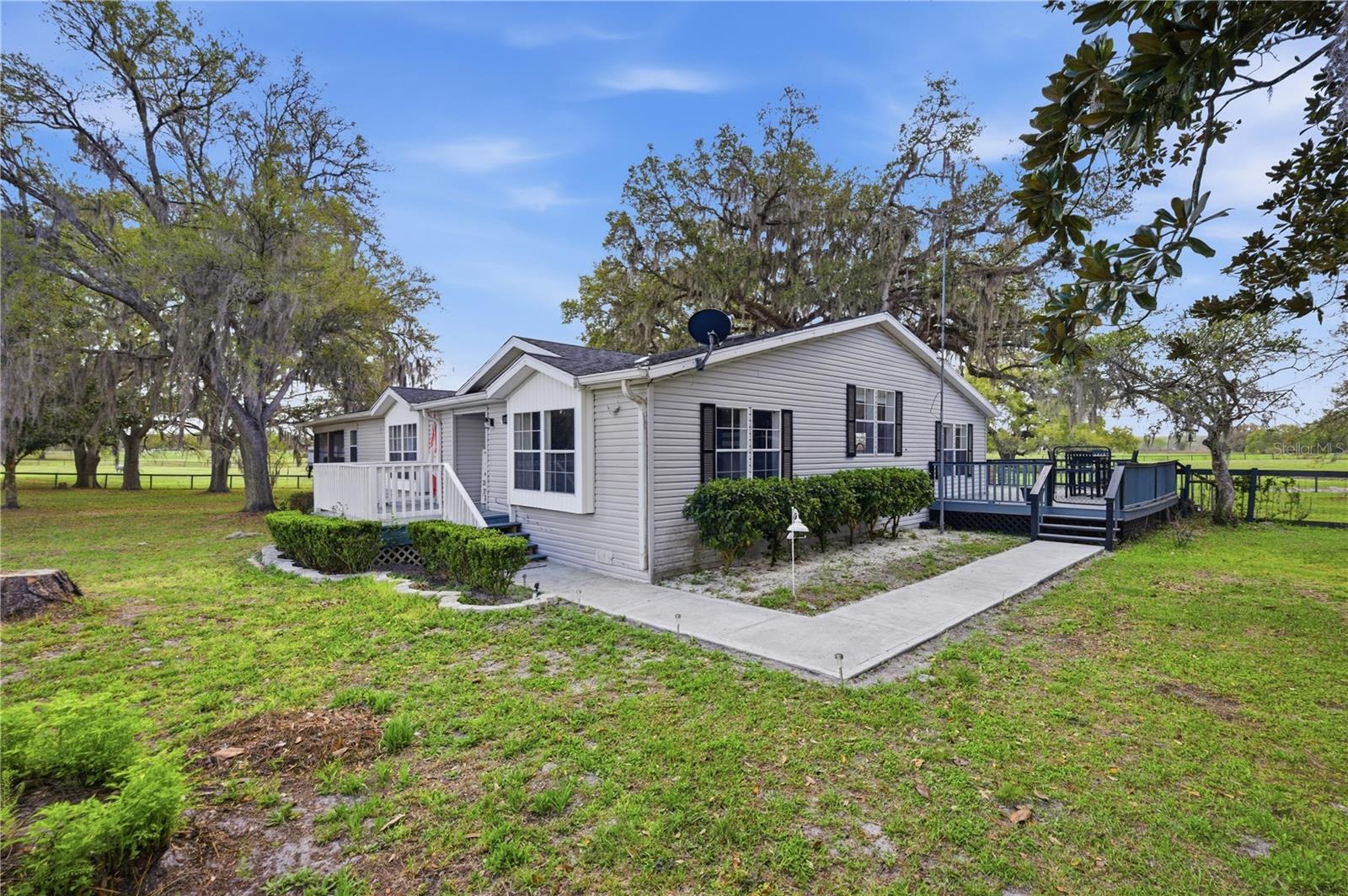 18850 SE 12TH LN, WILLISTON, FL — photo 2